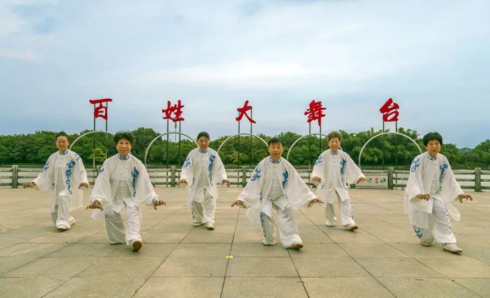 Discussing the Integration of Fitness Qigong into Daily Life