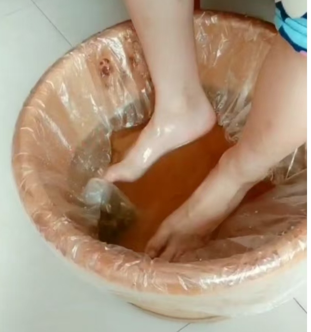 Traditional Chinese Medicine Herbal Soaking: A New Way to Promote Family Health