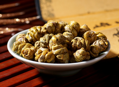 Managing Qi Deficiency and Fluid Loss During the Dog Days of Summer with Two Renowned Formulas: Qing Shu Yi Qi Decoction for Qi Enhancement and Heat Clearance!