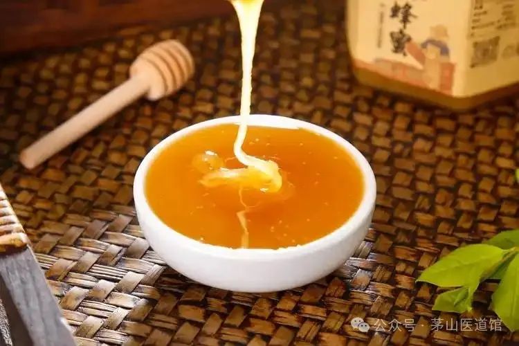 The Concept of 'Food and Medicine from the Same Source' in Traditional Chinese Medicine: The Integration of Dietary Therapy and Health Preservation