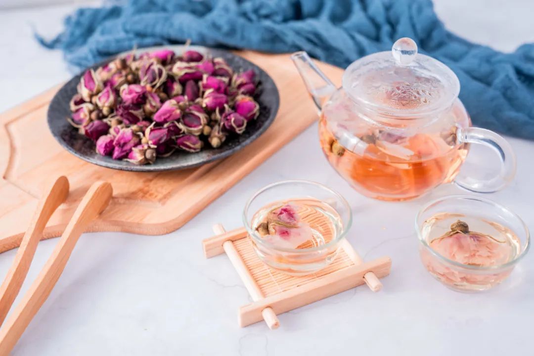 Understanding Menstrual Blood Color: Insights from TCM on Blood Deficiency, Qi Stagnation, and Liver Qi Stagnation