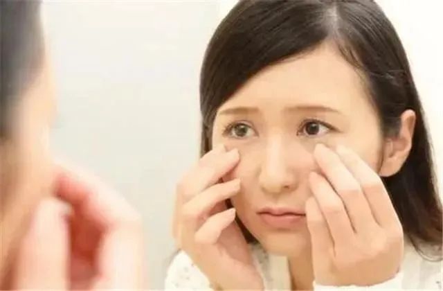 Moxibustion: A Quick Way to Lift Sagging Faces!
