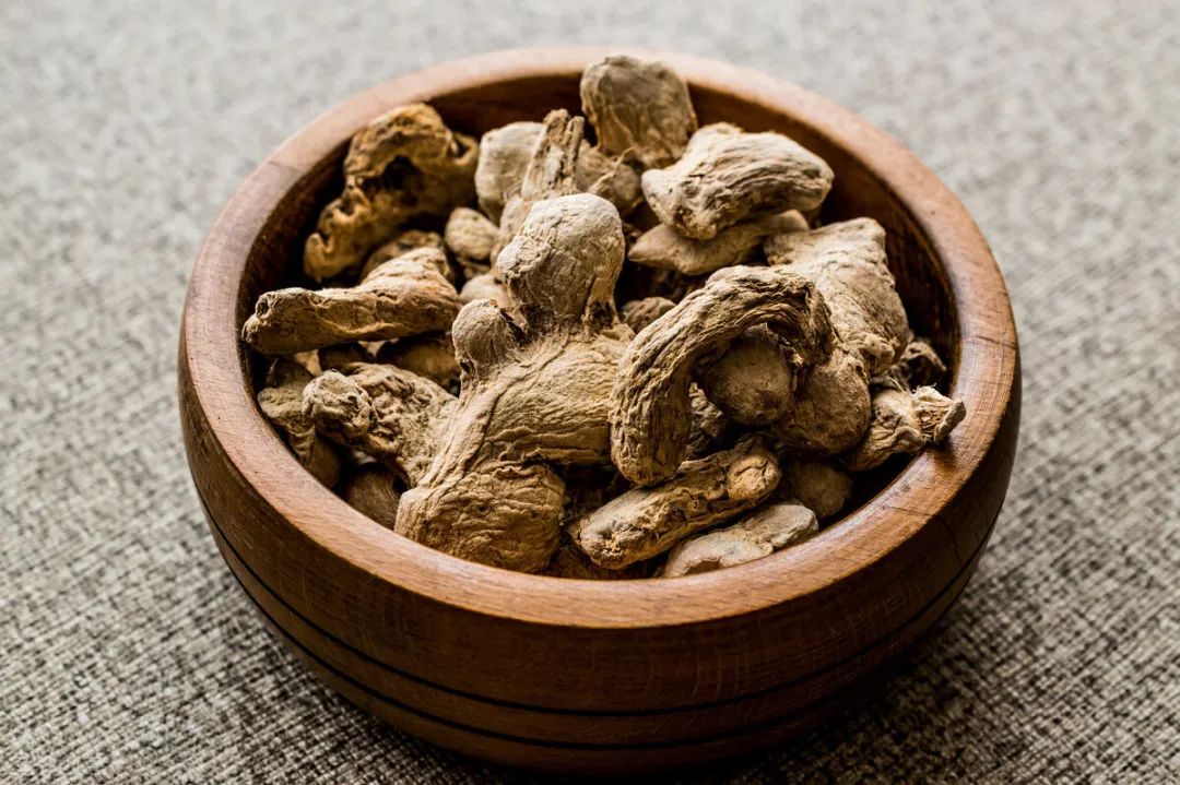Traditional Chinese Medicine: Both Heat Above and Cold Below? A Dose of Huang Lian Decoction for Comprehensive Treatment