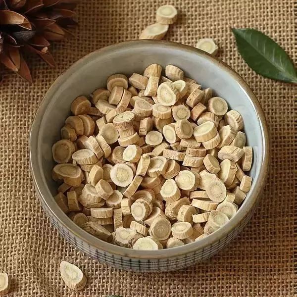 The Top 10 Benefits and 5 Contraindications of Drinking Astragalus Tea: Are You Consuming It Correctly?