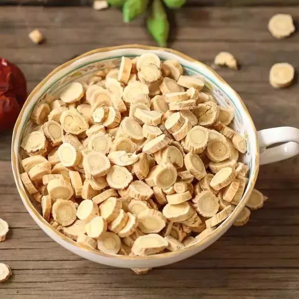 The Top 10 Benefits and 5 Contraindications of Drinking Astragalus Tea: Are You Consuming It Correctly?