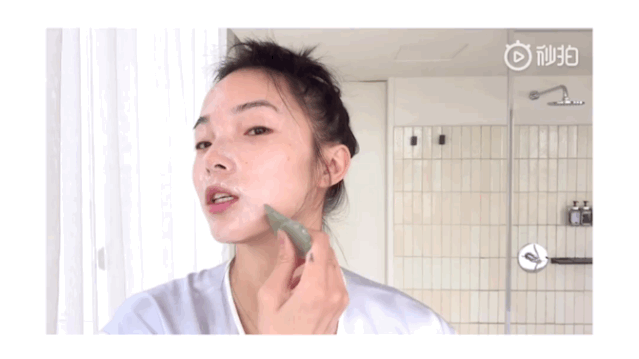 The Secret Gua Sha Technique of Celebrities for a Slim Face and Tight Skin