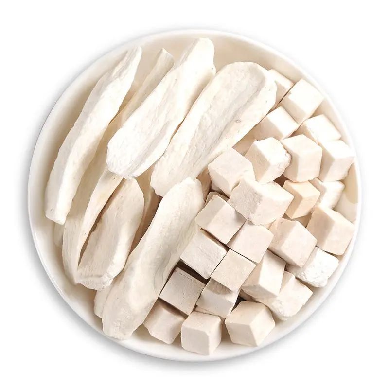 Using Fu Ling (Poria) in Water to Eliminate Dampness and Strengthen the Spleen and Stomach