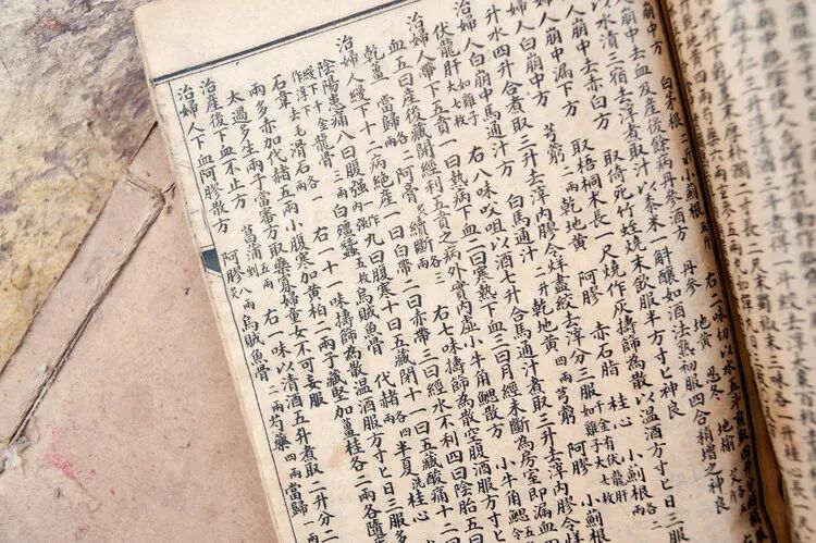 Traditional Chinese Medicine: Blood Stasis, the Root of All Illness! Self-Assessment with 4 Key Phrases and 3 TCM Methods for Regulation