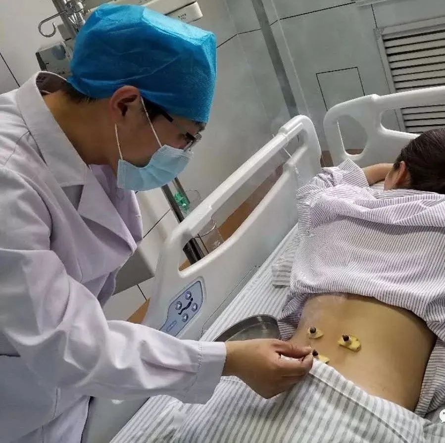 Traditional Chinese Medicine: Warming Meridians and Strengthening the Body to Expel Pathogens