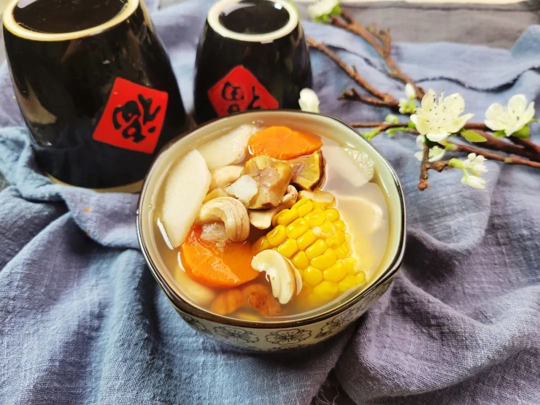 Delicious Recipes for Strengthening the Spleen, Moistening the Lungs, Nourishing the Kidneys, and Generating Fluids: Nourishing Vegetarian Soups!
