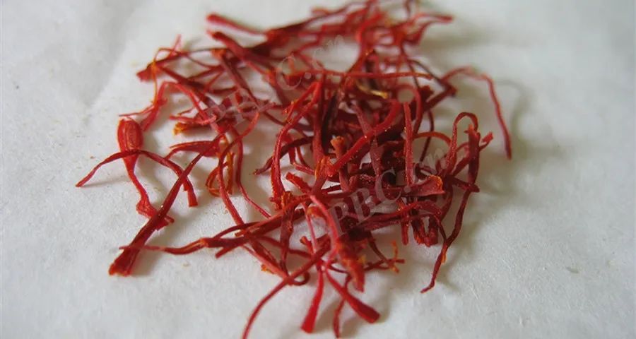 Distinguishing Between Honghua (Safflower) and Zanghonghua (Saffron) in Traditional Chinese Medicine