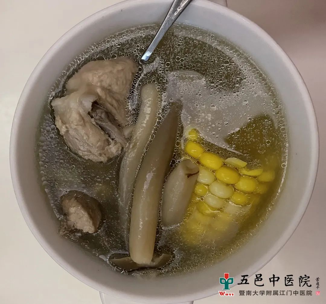 Try This "Yin-Yang Harmonizing Soup" for Cold Weather