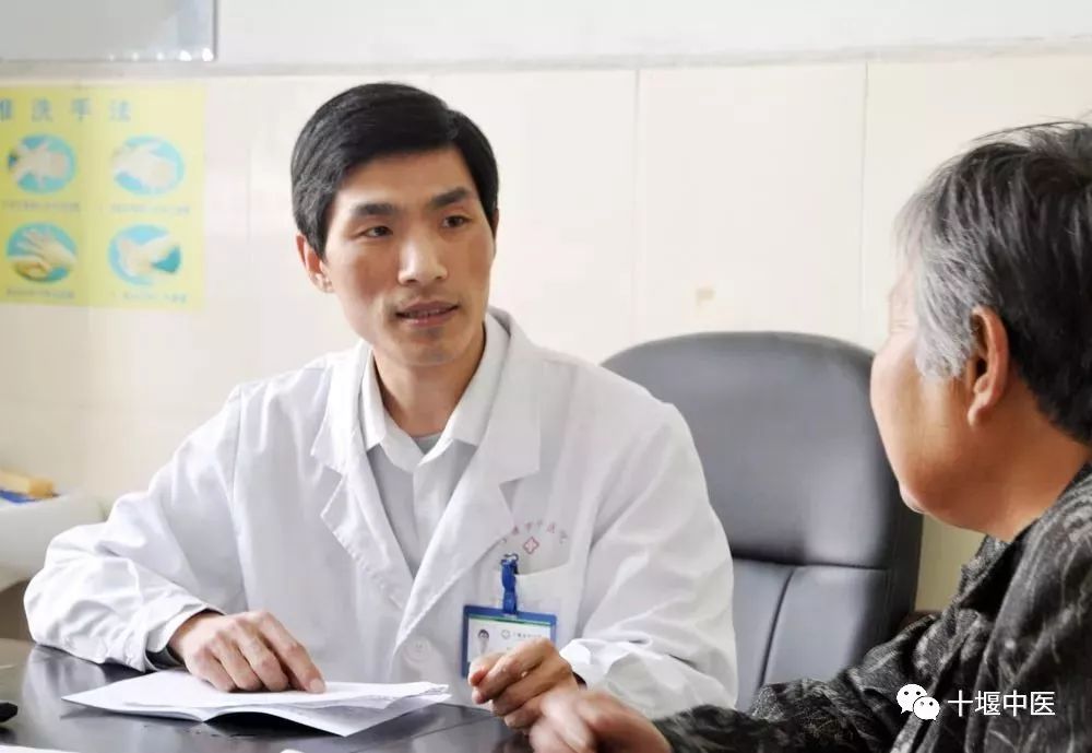 Treating Winter Illnesses in Summer: Professor Meng Biao on Strengthening the Body and Expelling Pathogens!