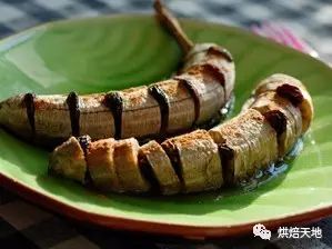Baked Fruits: A Delicious Twist with Cinnamon Baked Bananas