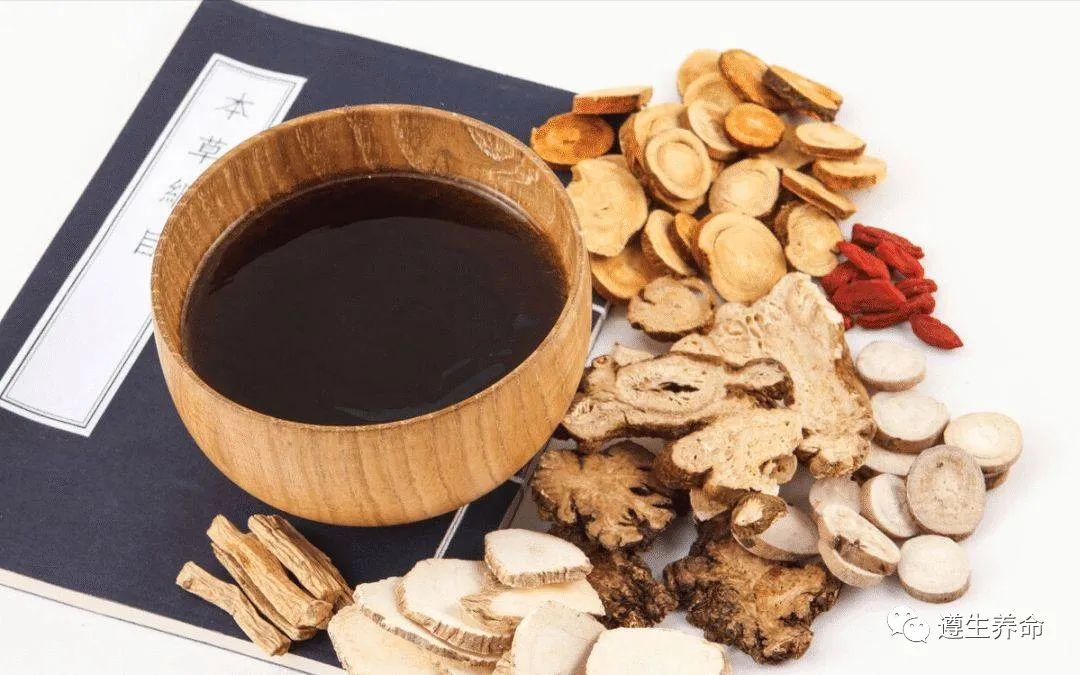 The Treasures of Traditional Chinese Medicine: The Six Major Techniques of Bian, Acupuncture, Moxibustion, Herbal Medicine, Daoyin, and Anqiao