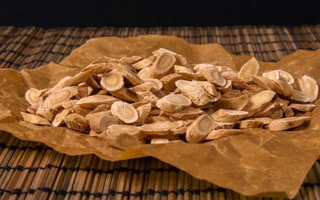 The Top Benefits of Astragalus: Pairing It for Disease Prevention!