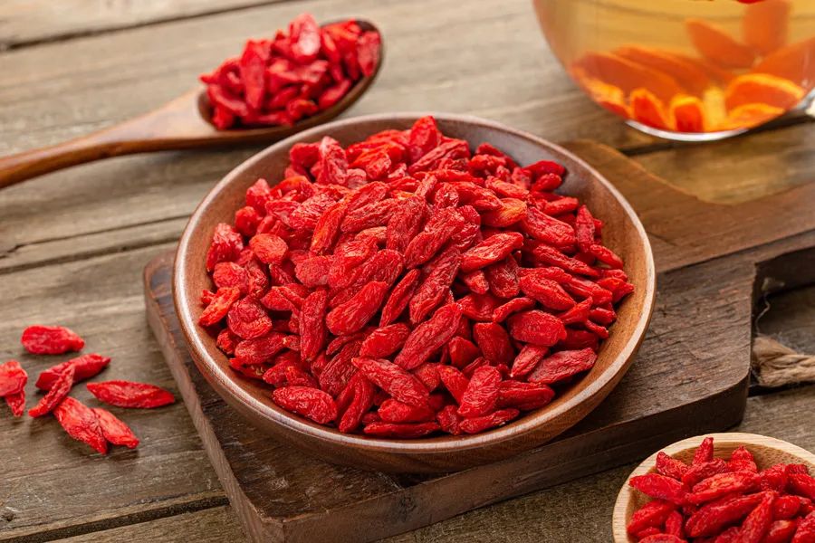 The Benefits of Astragalus: A Shield Against Illness