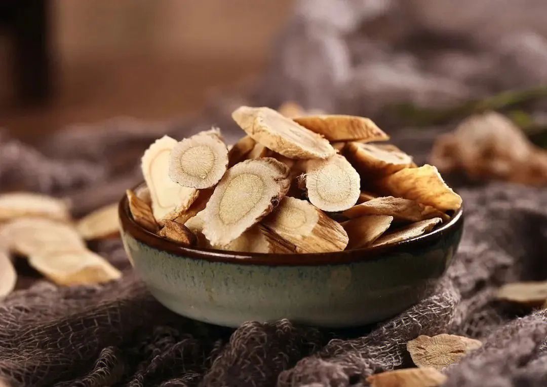 The Efficacy and Functions of Astragalus (Huang Qi)
