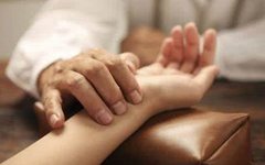 Master's Medical Case || Treatment Strategies and Medication Experience for Spleen-Stomach Damp-Heat Syndrome