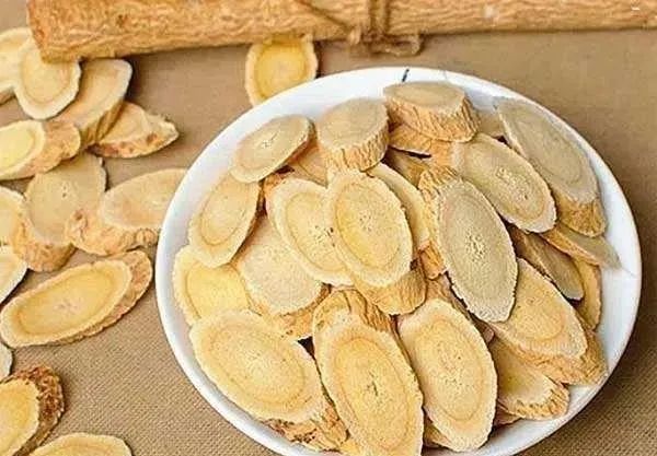 Traditional Chinese Medicine and Herbs: Huang Qi (Astragalus)