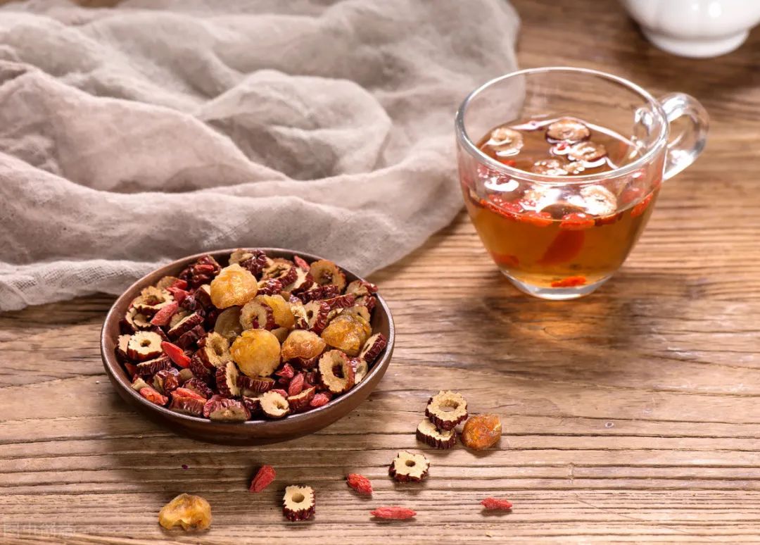 Diagnosis and Dietary Therapy for Four Types of Blood Disorders in Traditional Chinese Medicine: Blood Deficiency, Blood Stasis, Blood Heat, and Blood Cold