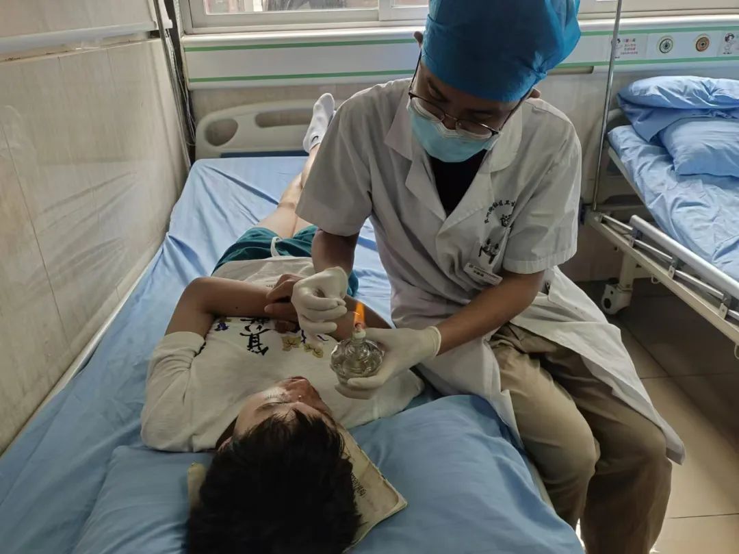 Fire Needle Therapy in Traditional Chinese Medicine for Treating Folliculitis, Boils, and Abscesses