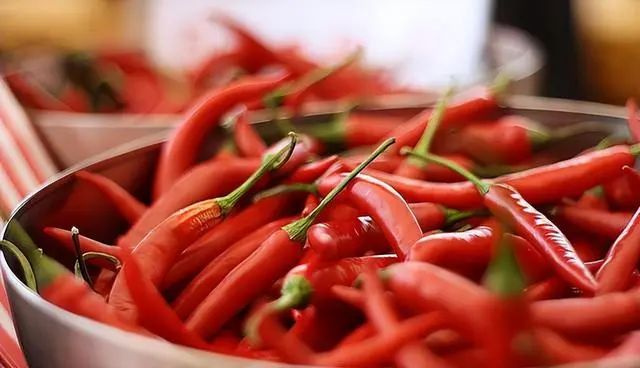Understanding Hot and Cold Foods in TCM: A Comprehensive Guide
