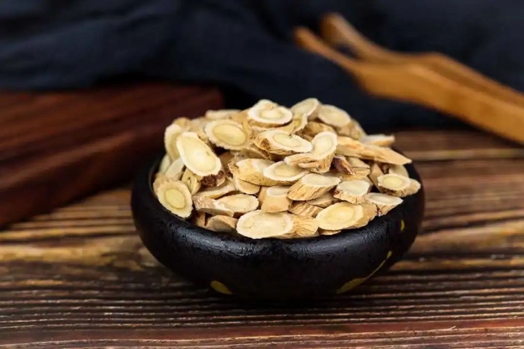 The Efficacy and Functions of Astragalus (Huang Qi)