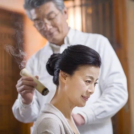 The Remarkable Effects of Moxibustion on the Governing Vessel: A Springtime Practice!