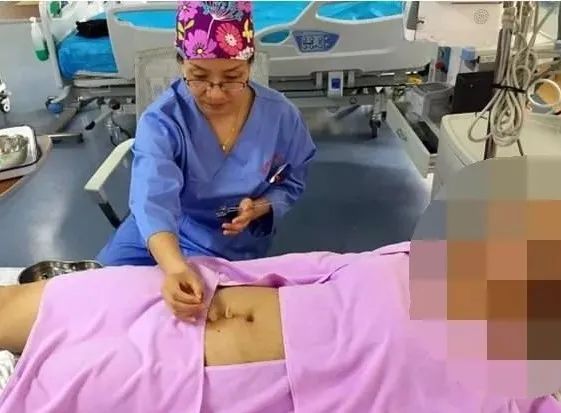 Traditional Chinese Medicine: Warming Meridians and Strengthening the Body to Expel Pathogens