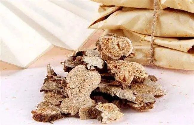 Comparative Use of Cang Zhu (Atractylodes lancea) and Bai Zhu (Atractylodes macrocephala)