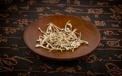 Utilizing Honeysuckle for Heat Clearance and Detoxification!
