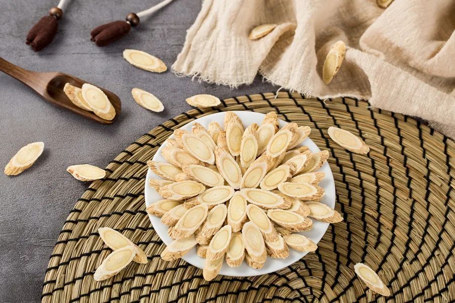 The Benefits of Astragalus: A Shield Against Illness