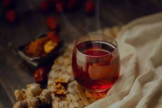 Consuming Ginger in Summer: Nourishing Yang Qi, Dispelling Damp Heat, and Alleviating Joint Pain