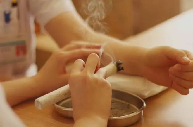 Moxibustion: Effects and Benefits That Many Practitioners May Not Know