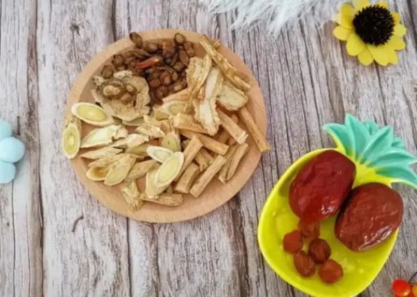 Boosting Qi with Astragalus: Doctors Recommend 5 Herbal Combinations for Better Results