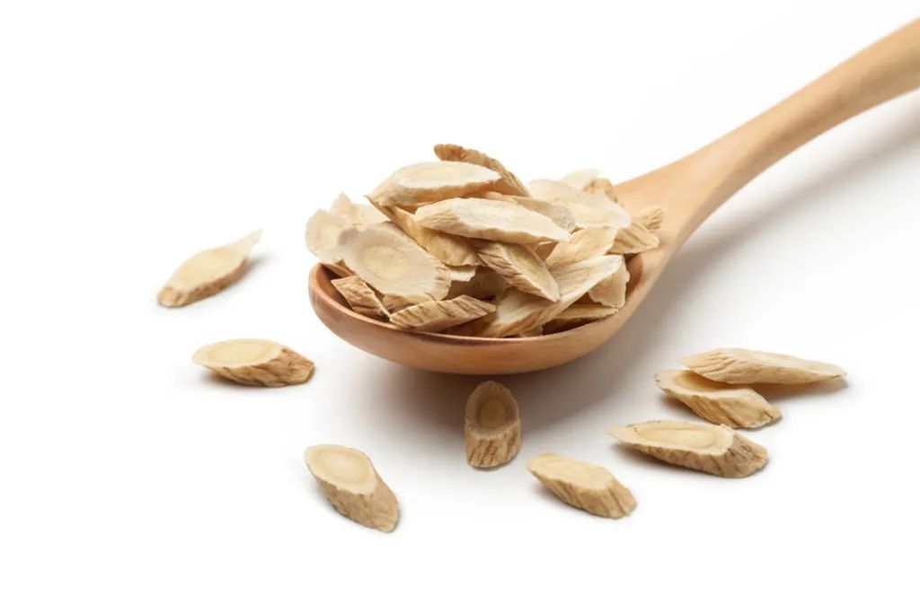 Astragalus: A Treasure for Health! Pair it with These Four Ingredients for Enhanced Qi Boosting Effects!