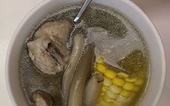 Try This "Yin-Yang Harmonizing Soup" for Cold Weather