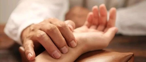 Pulse Diagnosis: Between the Tangible and Intangible