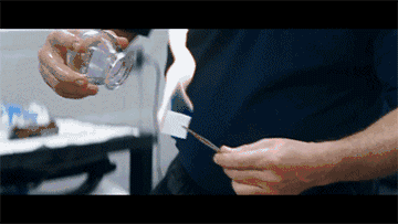 A Man Gets Stuck with a Cupping Jar at Home, Firefighters Help Cut It Off... Do You Really Understand Cupping?