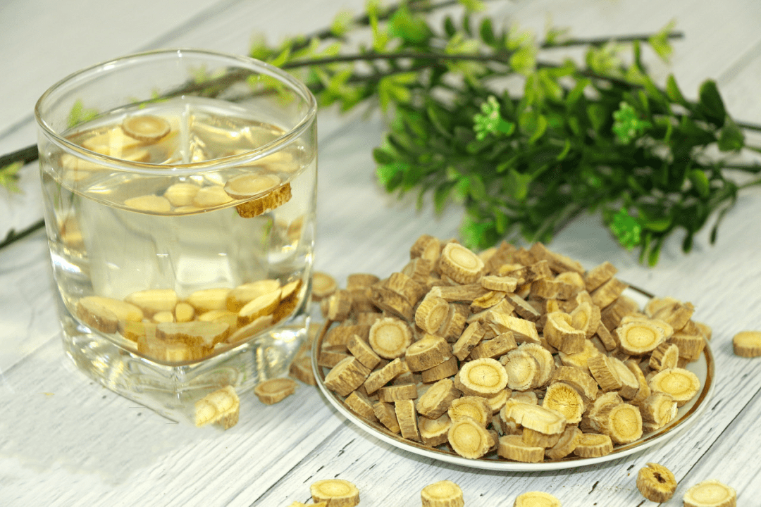 The Efficacy and Functions of Astragalus (Huang Qi)