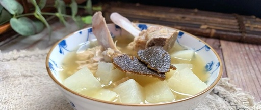 Phlegm-Damp Constitution: Winter Bone Soup for Resolving Accumulation and Promoting Qi Flow