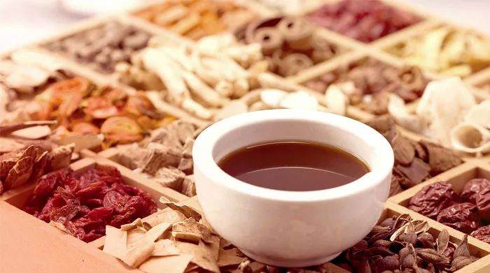 The Efficacy and Usage of Astragalus (Huang Qi)