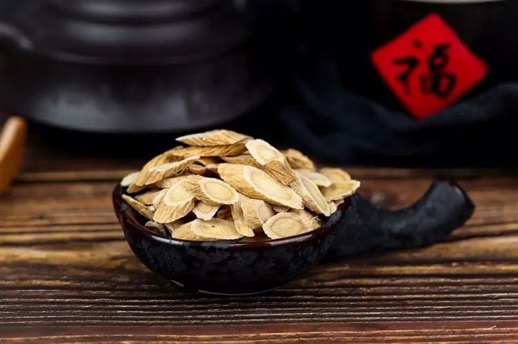 Does Drinking Astragalus Tea Harm the Kidneys? Warning: These 3 Chinese Herbs Are the Real Culprits