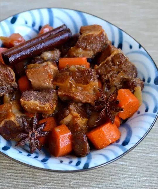 Can Cinnamon Used in Braised Pork Also Be Used in Desserts?
