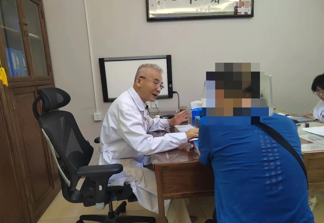 How to Address Gastric Polyps Caused by Mixed Cold and Heat Symptoms?