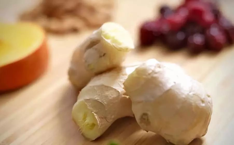 Consuming Ginger in Summer: Nourishing Yang Qi, Dispelling Damp Heat, and Alleviating Joint Pain