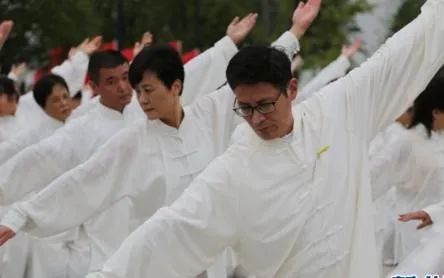 Daoist Health Preservation: The Art of Guiding Exercises for Strengthening the Body and Treating Illness