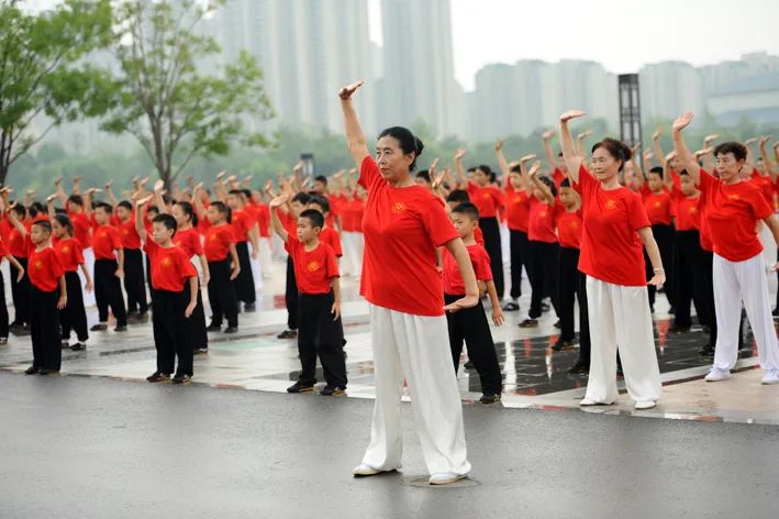 Discussing the Integration of Fitness Qigong into Daily Life
