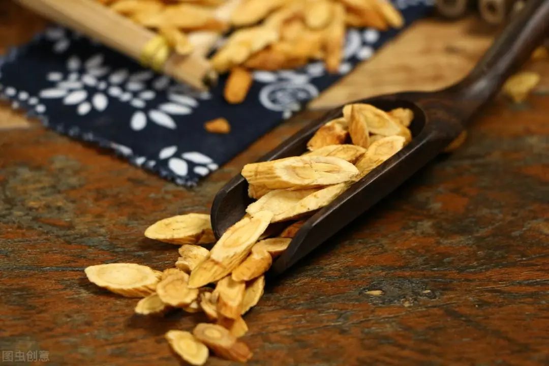 The Four Benefits of Drinking Astragalus Tea and Its Optimal Combinations with Other Herbs
